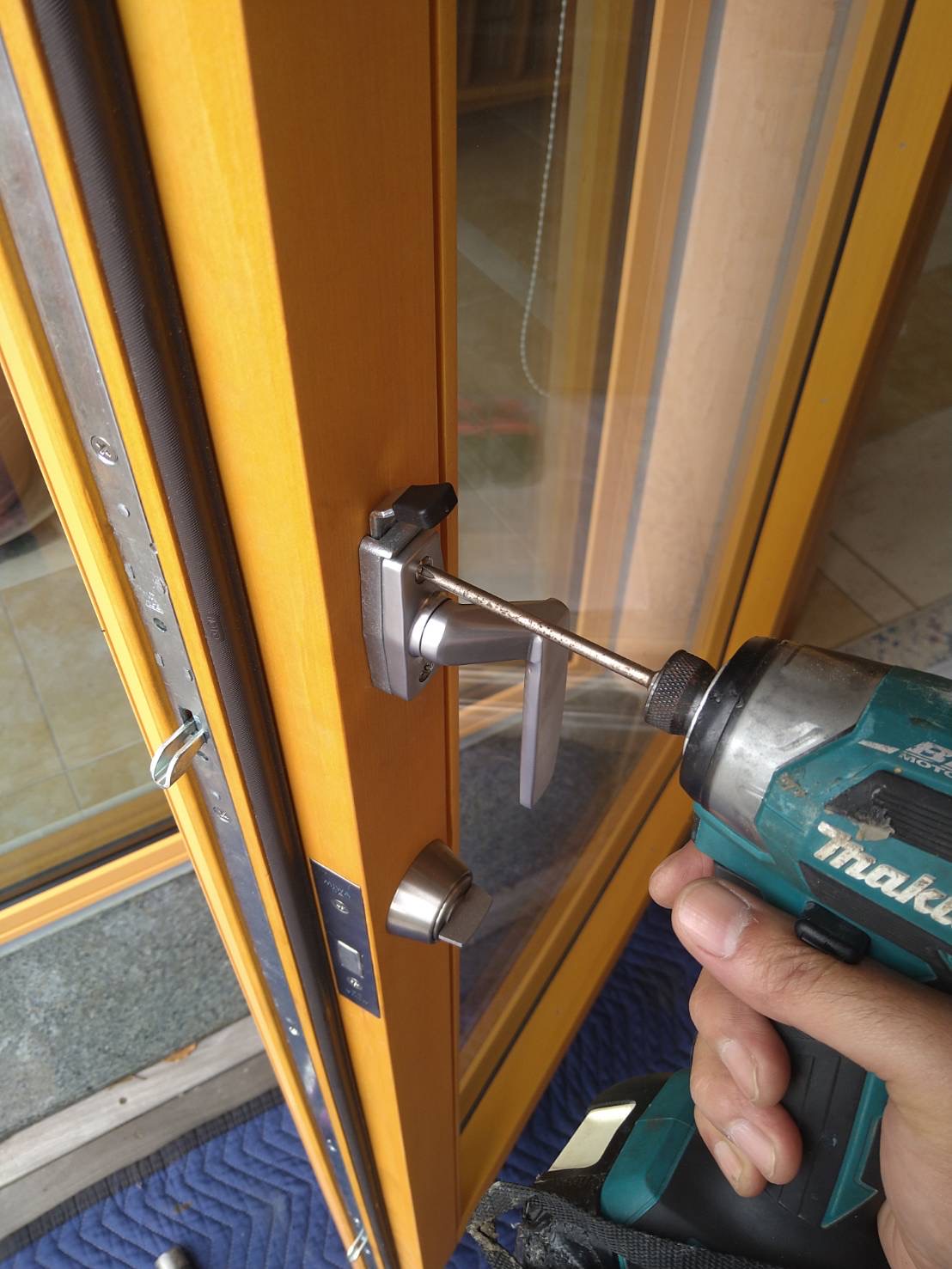 静岡県熱海市のサイドハングドア金物調整：施工事例