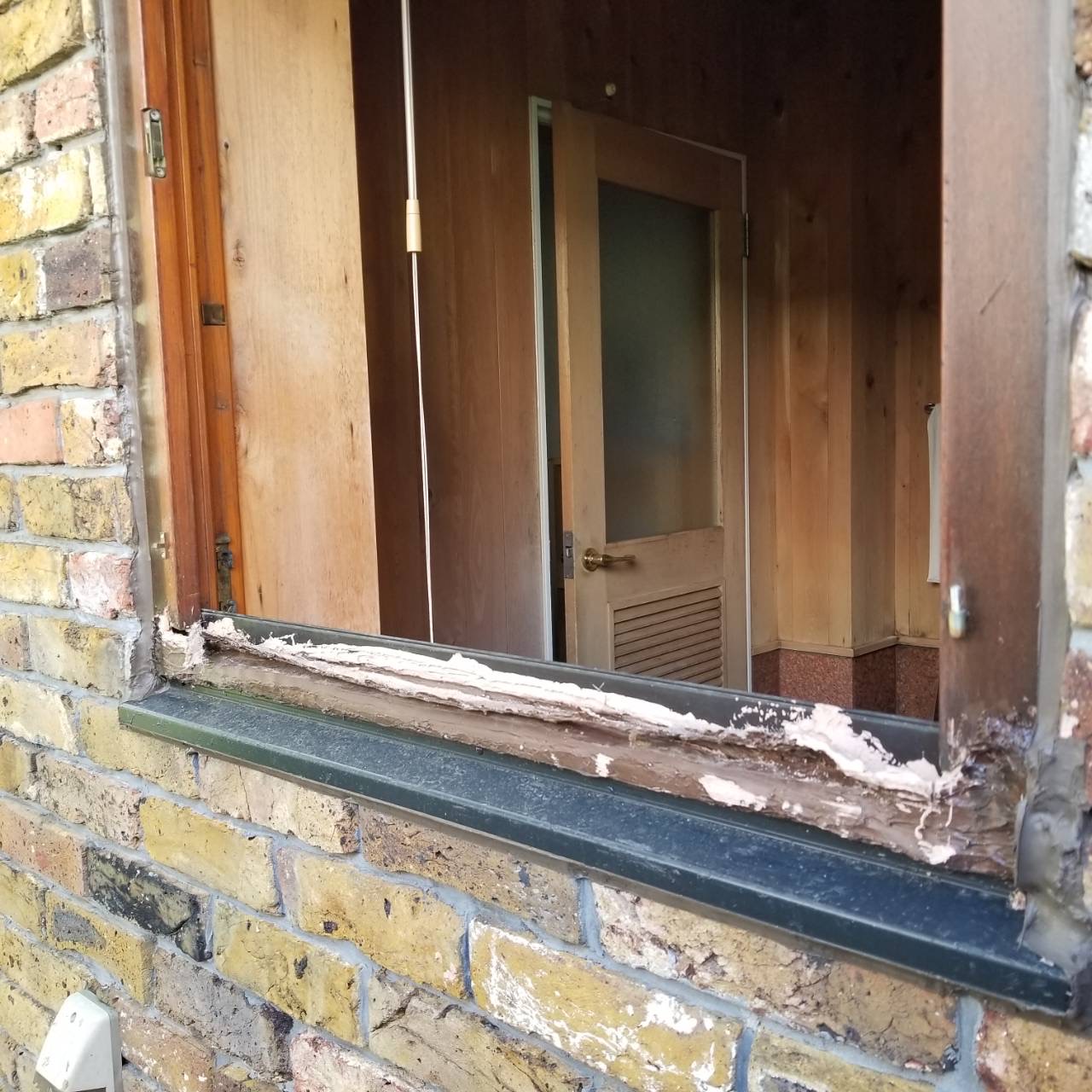 東京都練馬区の浴室ドレーキップ窓の交換工事・漏水部躯体防水処理